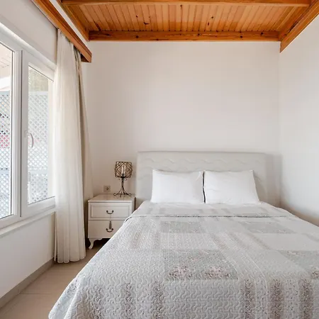 Yali Evi Marmara Adasi