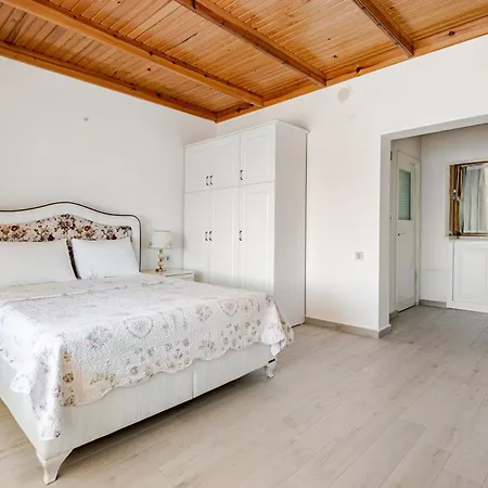 Apartment Yali Evi