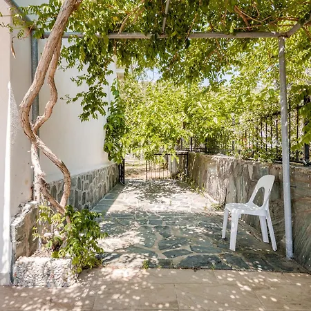Yali Evi Marmara Adasi
