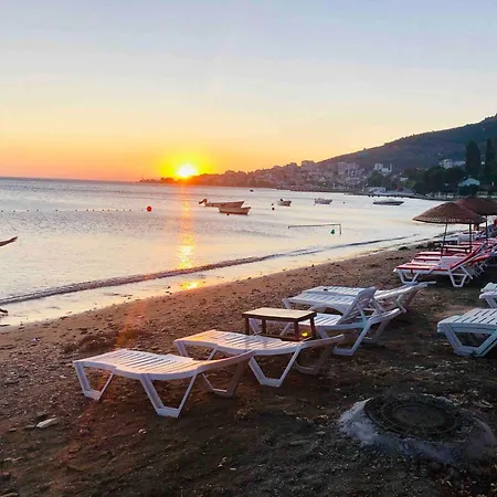 Yali Evi