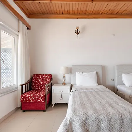 Yali Evi *