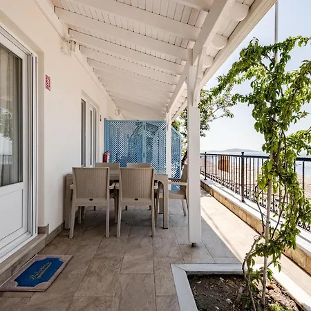 Apartment Yali Evi