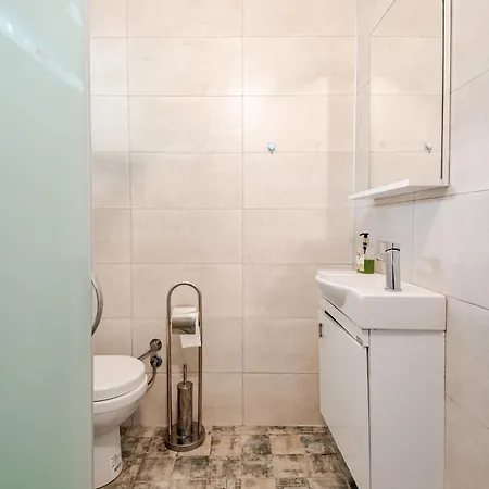 Yali Evi